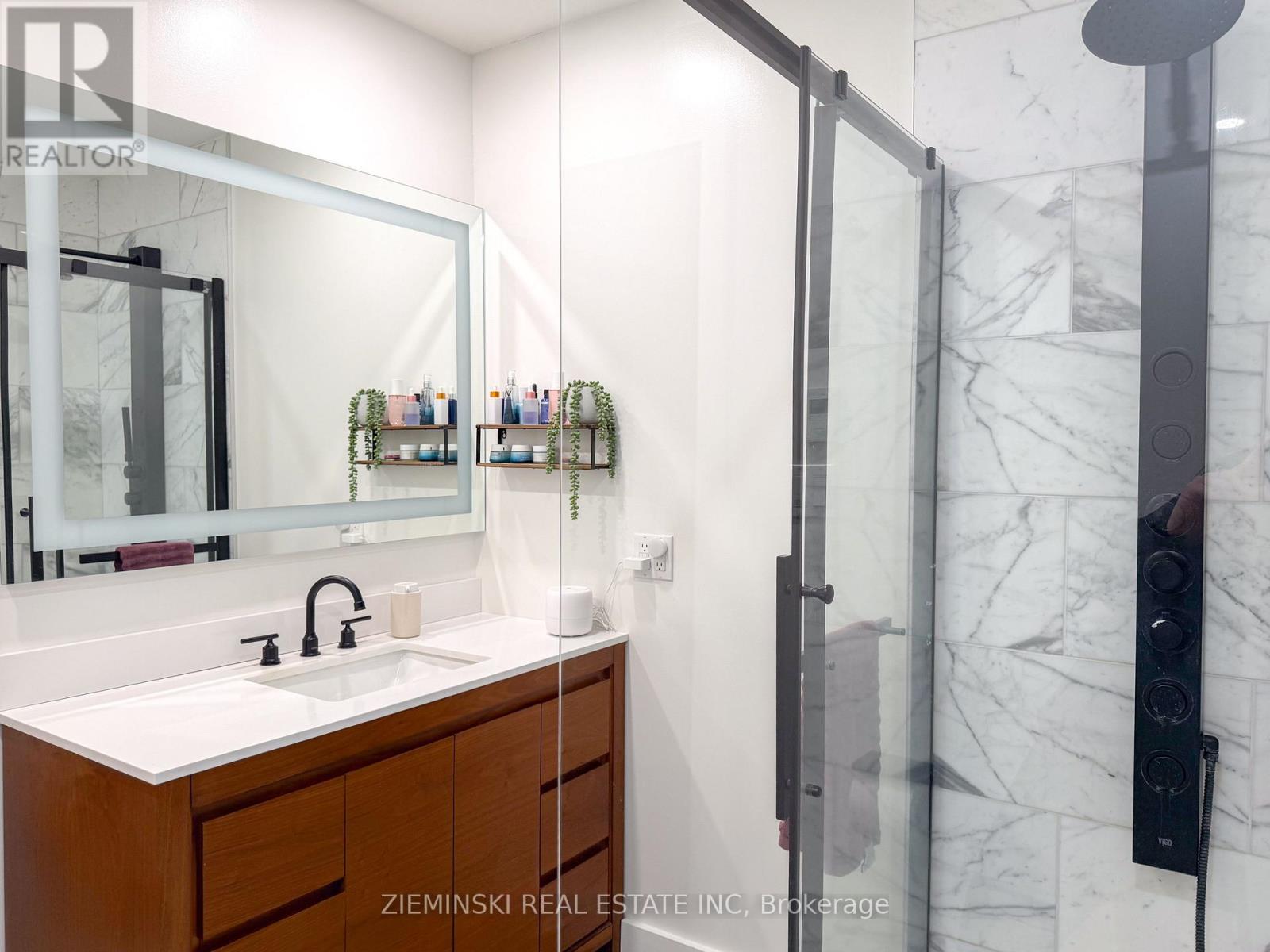 637 Montrock Street, Iroquois Falls, ON - Indoor Photo Showing Bathroom
