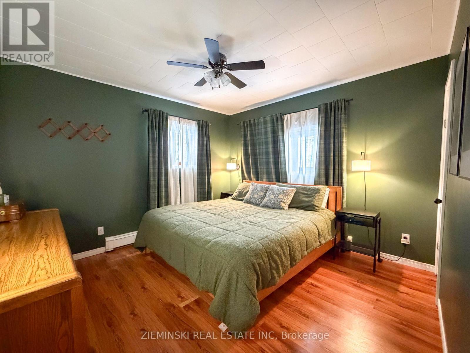 637 Montrock Street, Iroquois Falls, ON - Indoor Photo Showing Bedroom