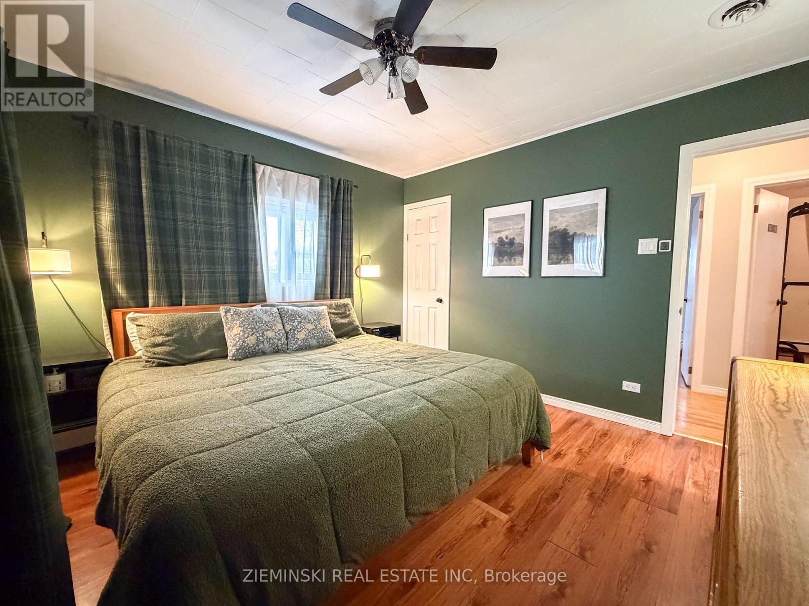 637 Montrock Street, Iroquois Falls, ON - Indoor Photo Showing Bedroom