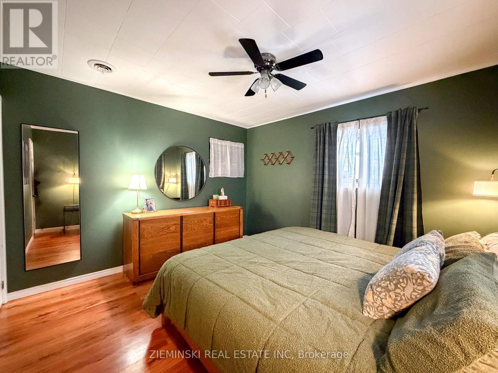 637 Montrock Street, Iroquois Falls, ON - Indoor Photo Showing Bedroom