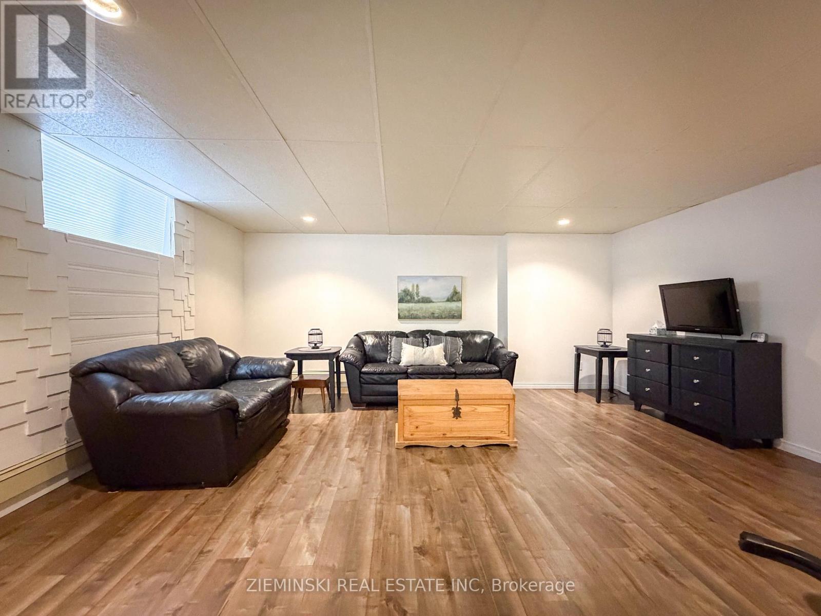 637 Montrock Street, Iroquois Falls, ON - Indoor