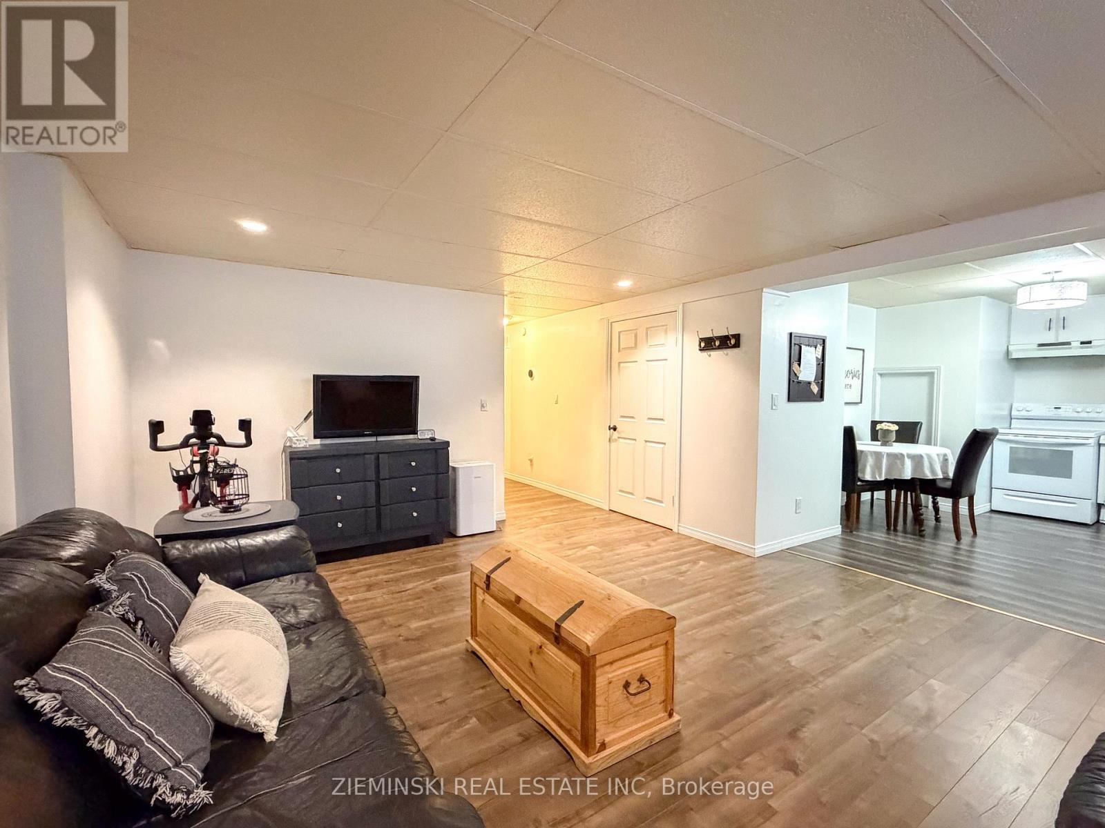 637 Montrock Street, Iroquois Falls, ON - Indoor Photo Showing Other Room