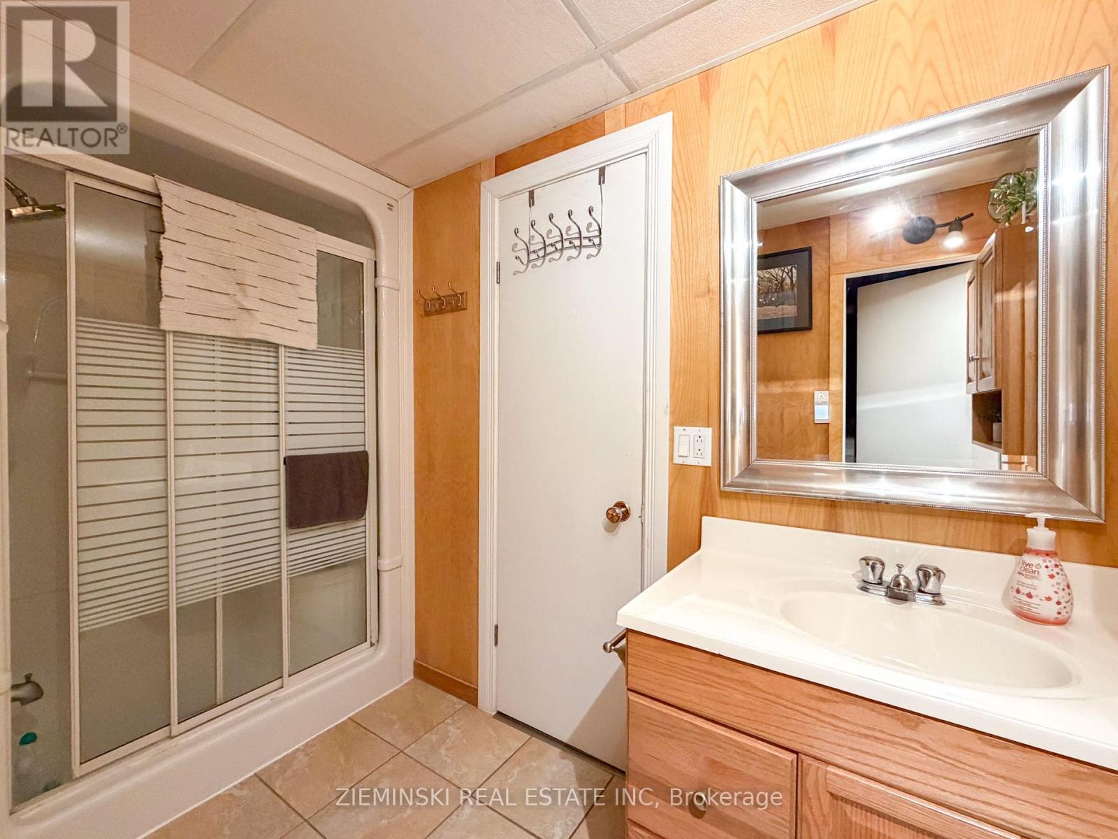 637 Montrock Street, Iroquois Falls, ON - Indoor Photo Showing Bathroom