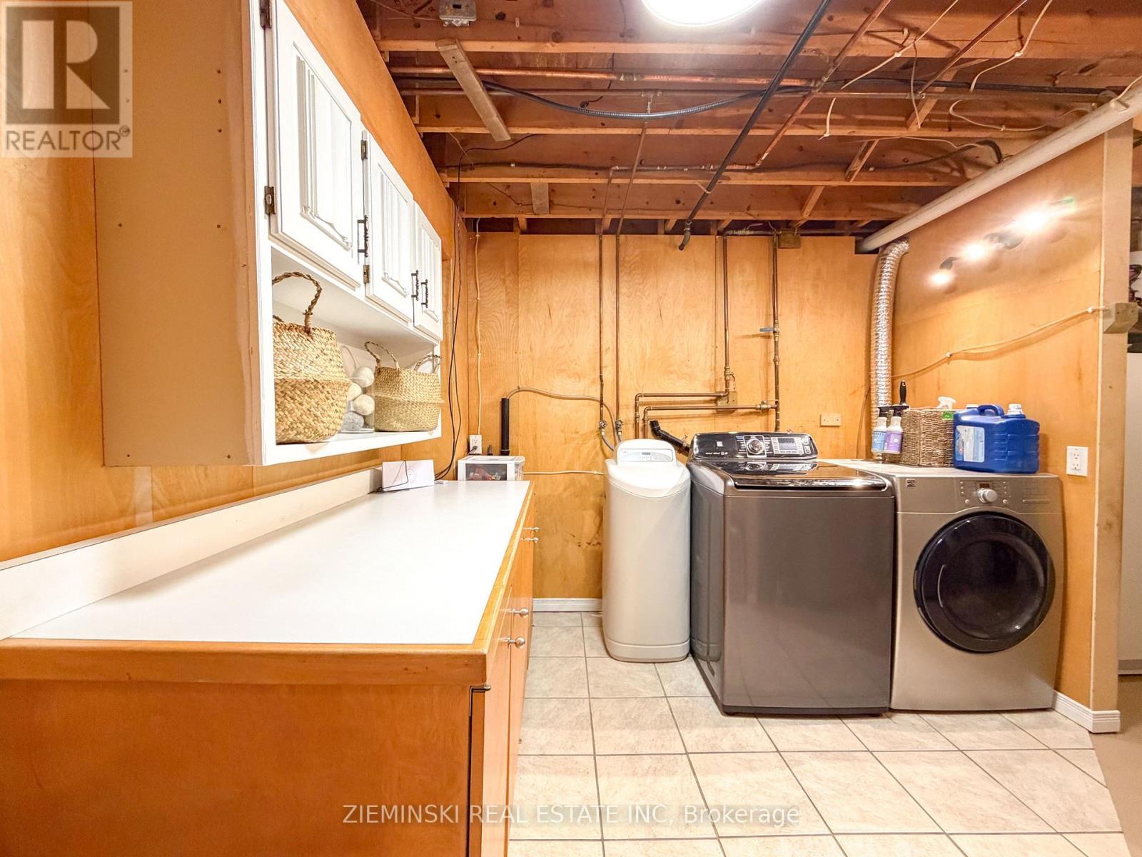 637 Montrock Street, Iroquois Falls, ON - Indoor Photo Showing Laundry Room