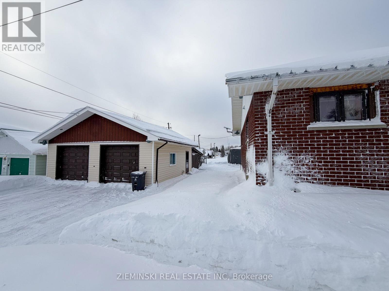 637 Montrock Street, Iroquois Falls, ON - Outdoor