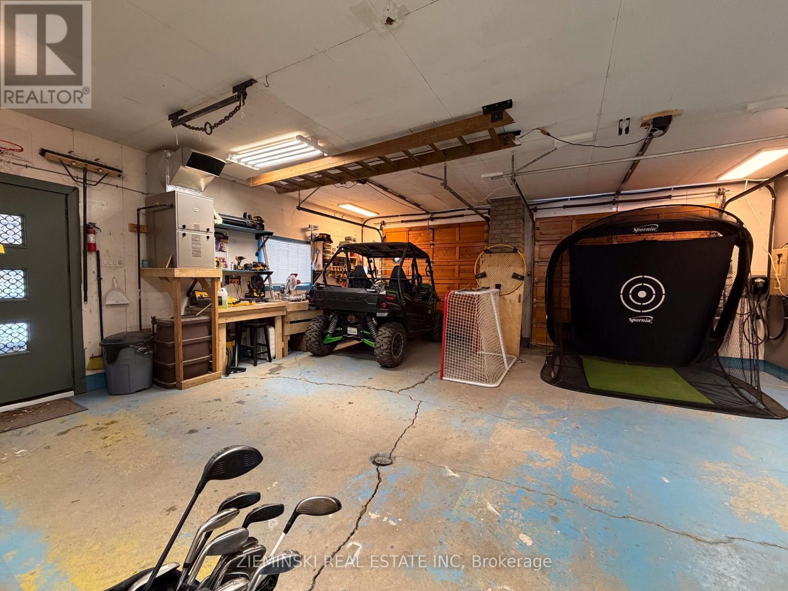 637 Montrock Street, Iroquois Falls, ON - Indoor Photo Showing Garage