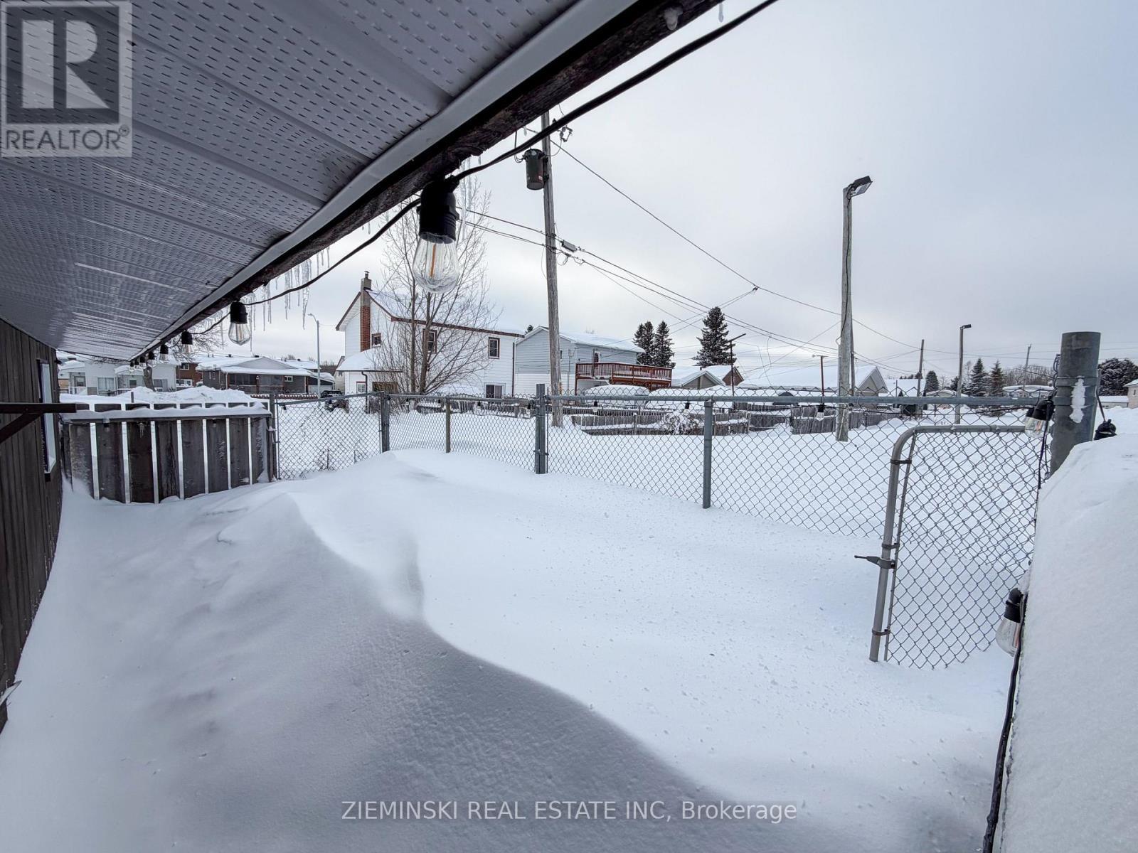 637 Montrock Street, Iroquois Falls, ON - Outdoor