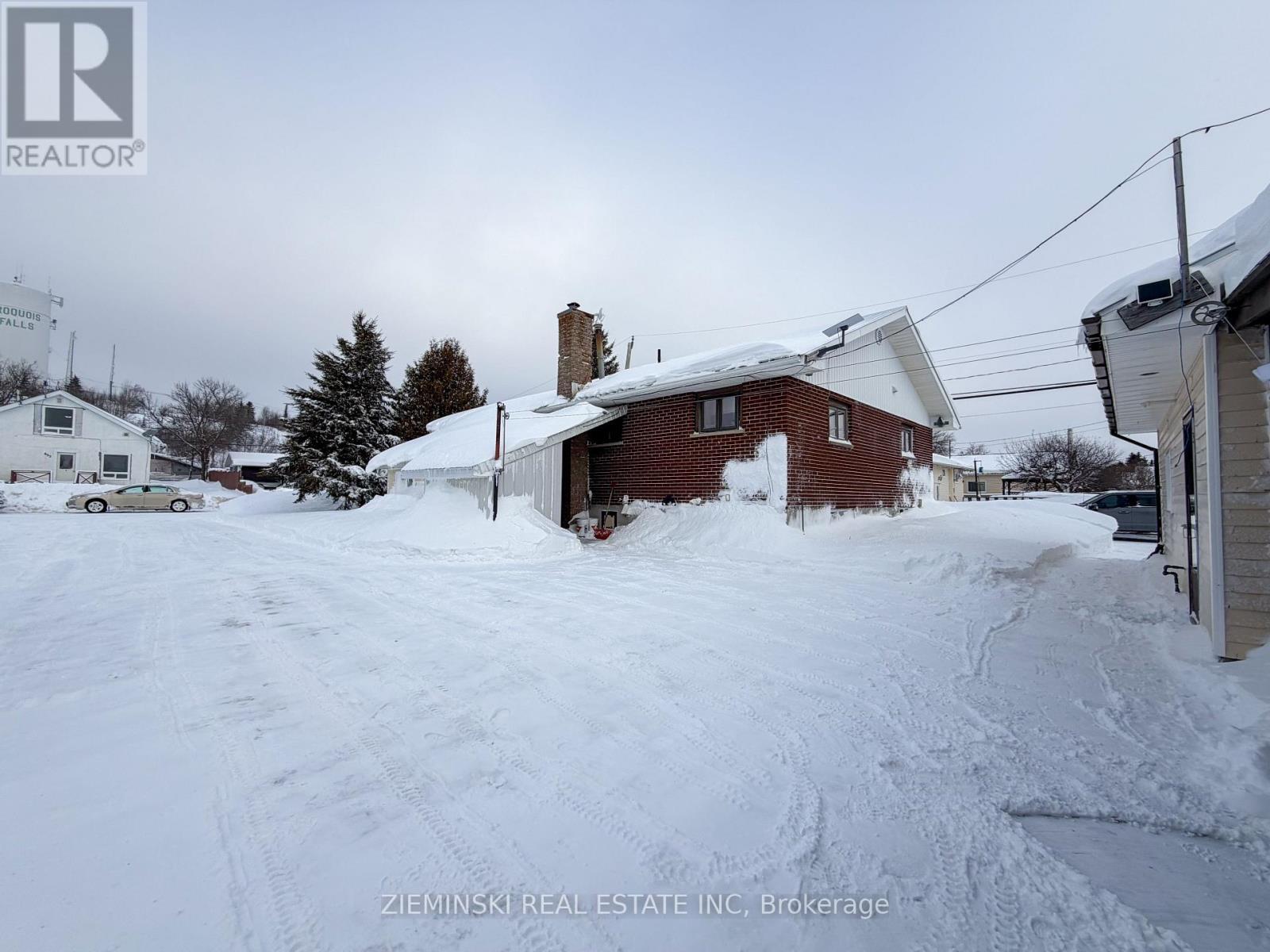 637 Montrock Street, Iroquois Falls, ON - Outdoor