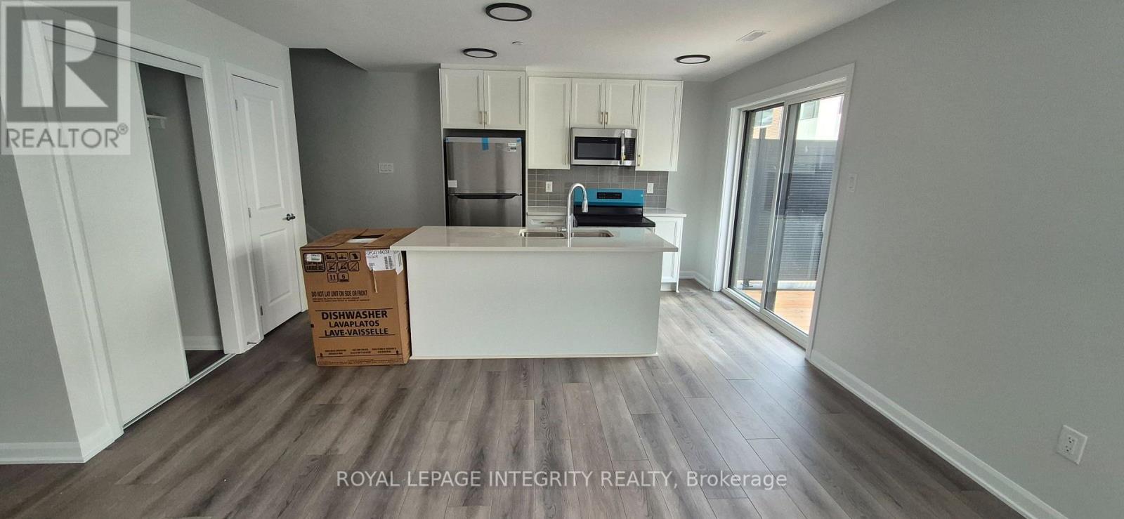 10 - 401 Glenroy Gilbert Drive, Ottawa, ON - Indoor Photo Showing Kitchen