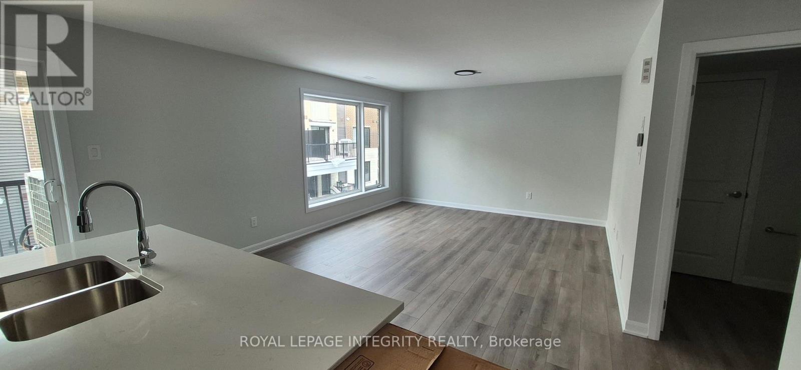 10 - 401 Glenroy Gilbert Drive, Ottawa, ON - Indoor Photo Showing Kitchen With Double Sink