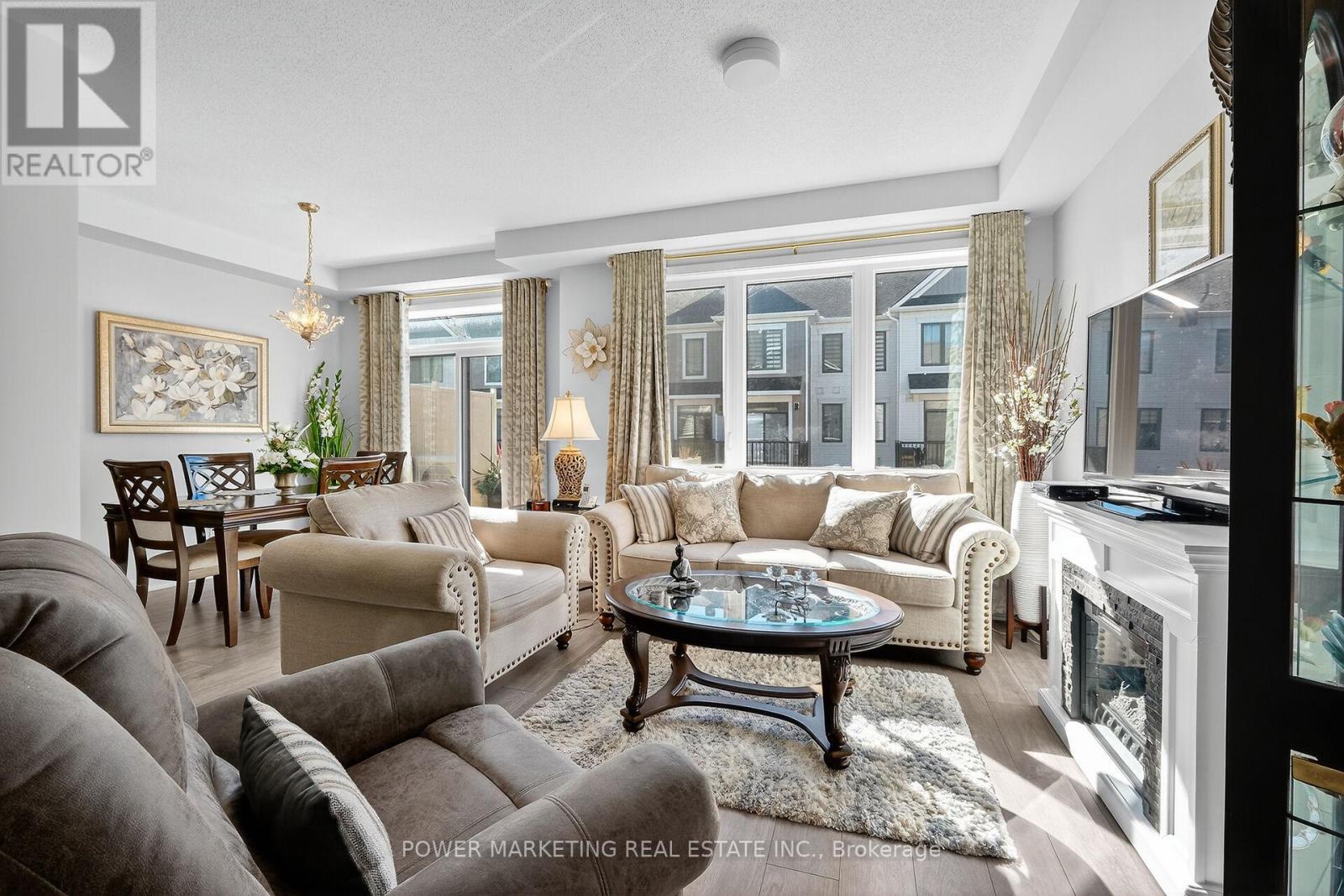 715 Hydrus Private, Ottawa, ON - Indoor Photo Showing Living Room