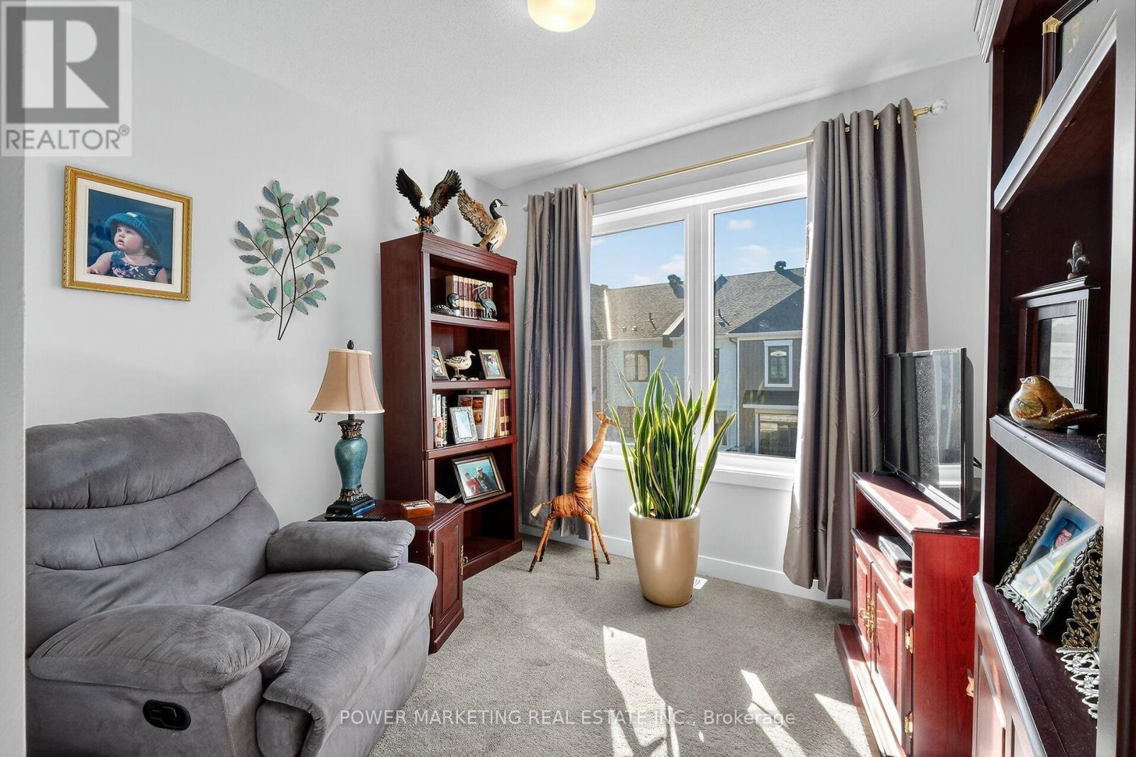 715 Hydrus Private, Ottawa, ON - Indoor Photo Showing Living Room