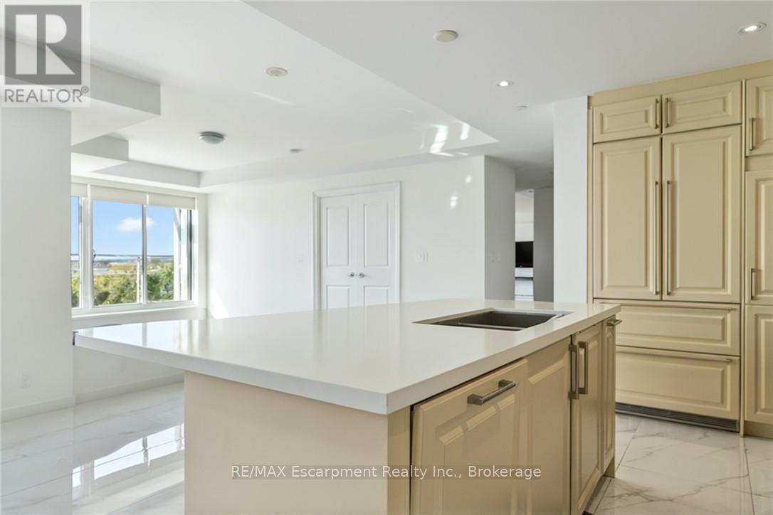 827 - 3500 Lakeshore Road W, Oakville (Br Bronte), ON - Indoor Photo Showing Kitchen