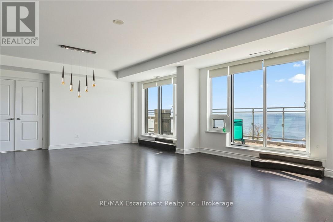 827 - 3500 Lakeshore Road W, Oakville (Br Bronte), ON - Indoor