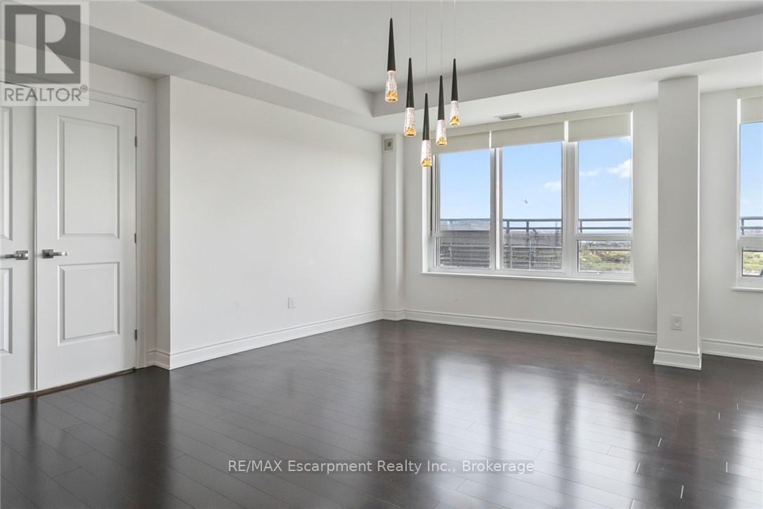 827 - 3500 Lakeshore Road W, Oakville (Br Bronte), ON - Indoor Photo Showing Other Room