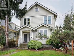 1029 Queens Ave Victoria, BC V8T 1M7