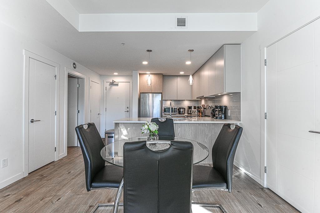 416 3182 Gladwin Road, Abbotsford, BC - Indoor Photo Showing Dining Room