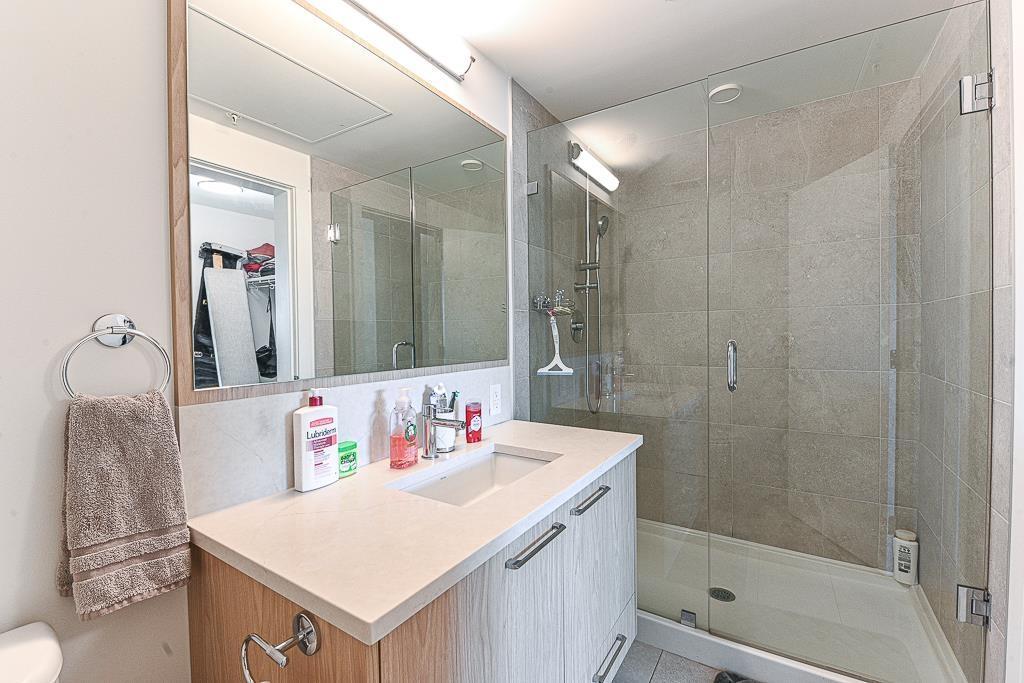 416 3182 Gladwin Road, Abbotsford, BC - Indoor Photo Showing Bathroom