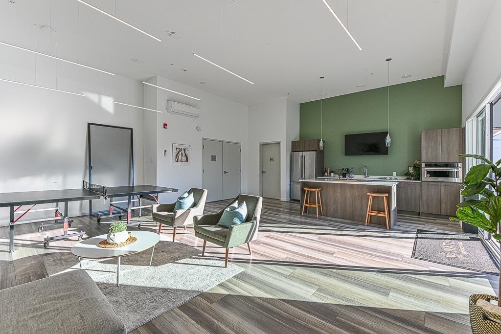 416 3182 Gladwin Road, Abbotsford, BC - Indoor