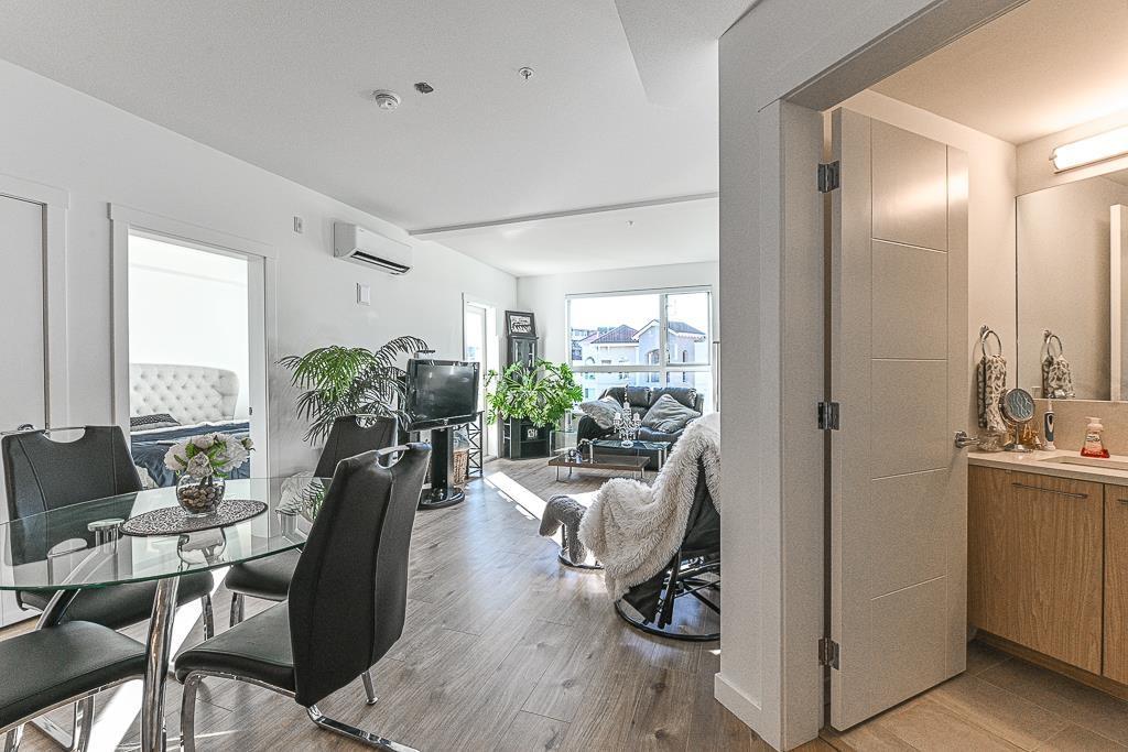 416 3182 Gladwin Road, Abbotsford, BC - Indoor Photo Showing Dining Room