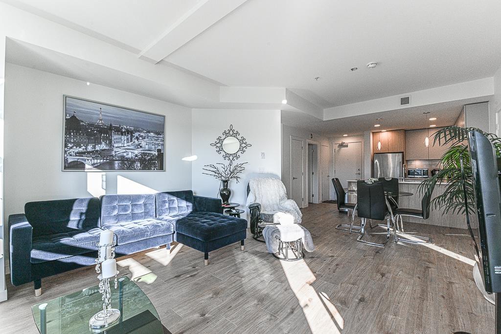 416 3182 Gladwin Road, Abbotsford, BC - Indoor Photo Showing Living Room