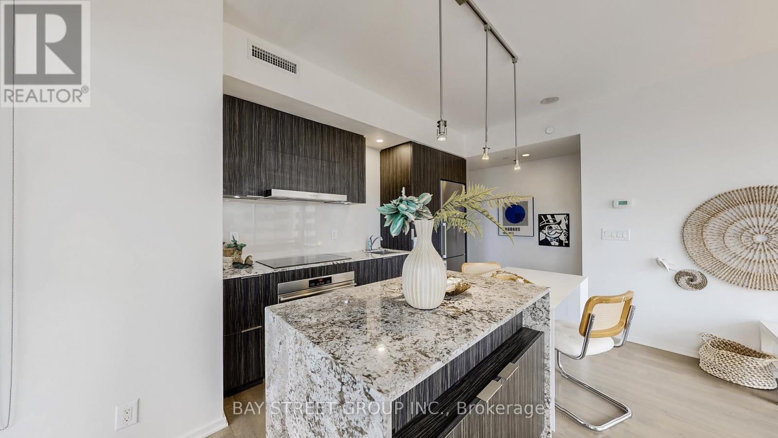 1701 - 1 Bloor Street E, Toronto, ON - Indoor Photo Showing Kitchen With Upgraded Kitchen