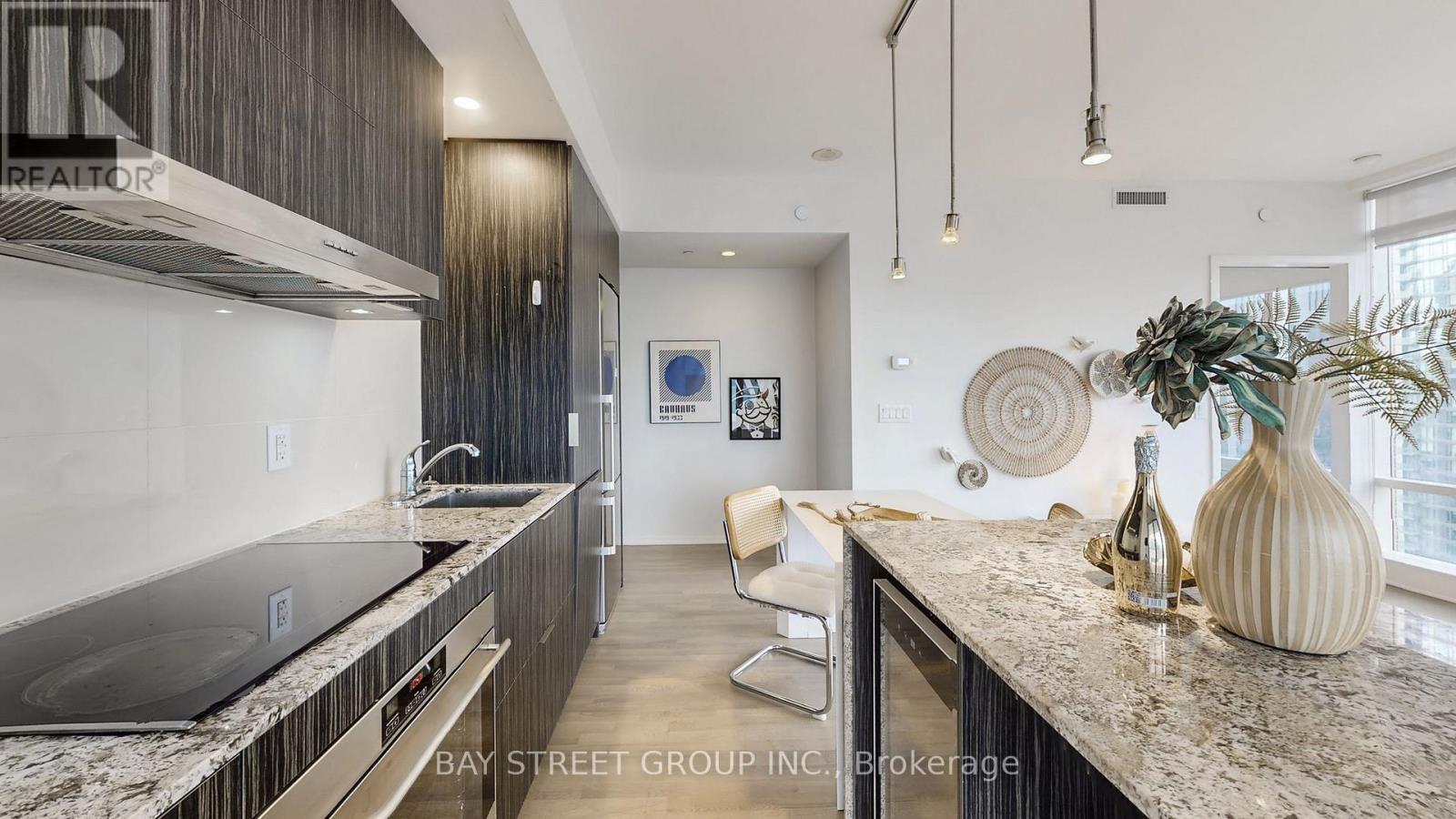 1701 - 1 Bloor Street E, Toronto, ON - Indoor Photo Showing Kitchen