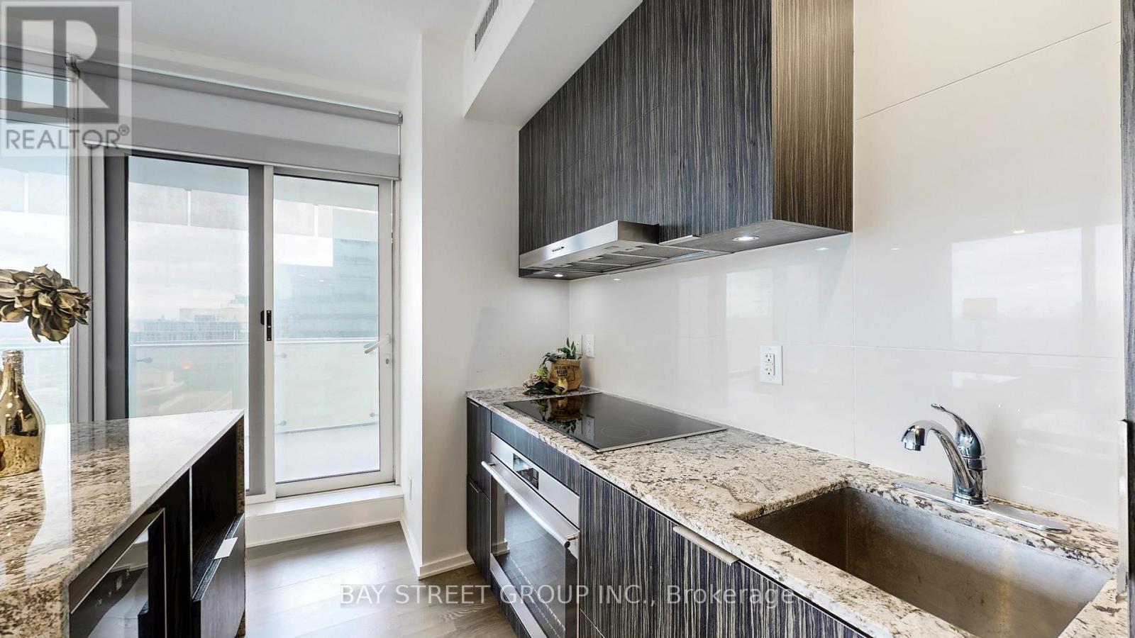 1701 - 1 Bloor Street E, Toronto, ON - Indoor Photo Showing Kitchen With Upgraded Kitchen