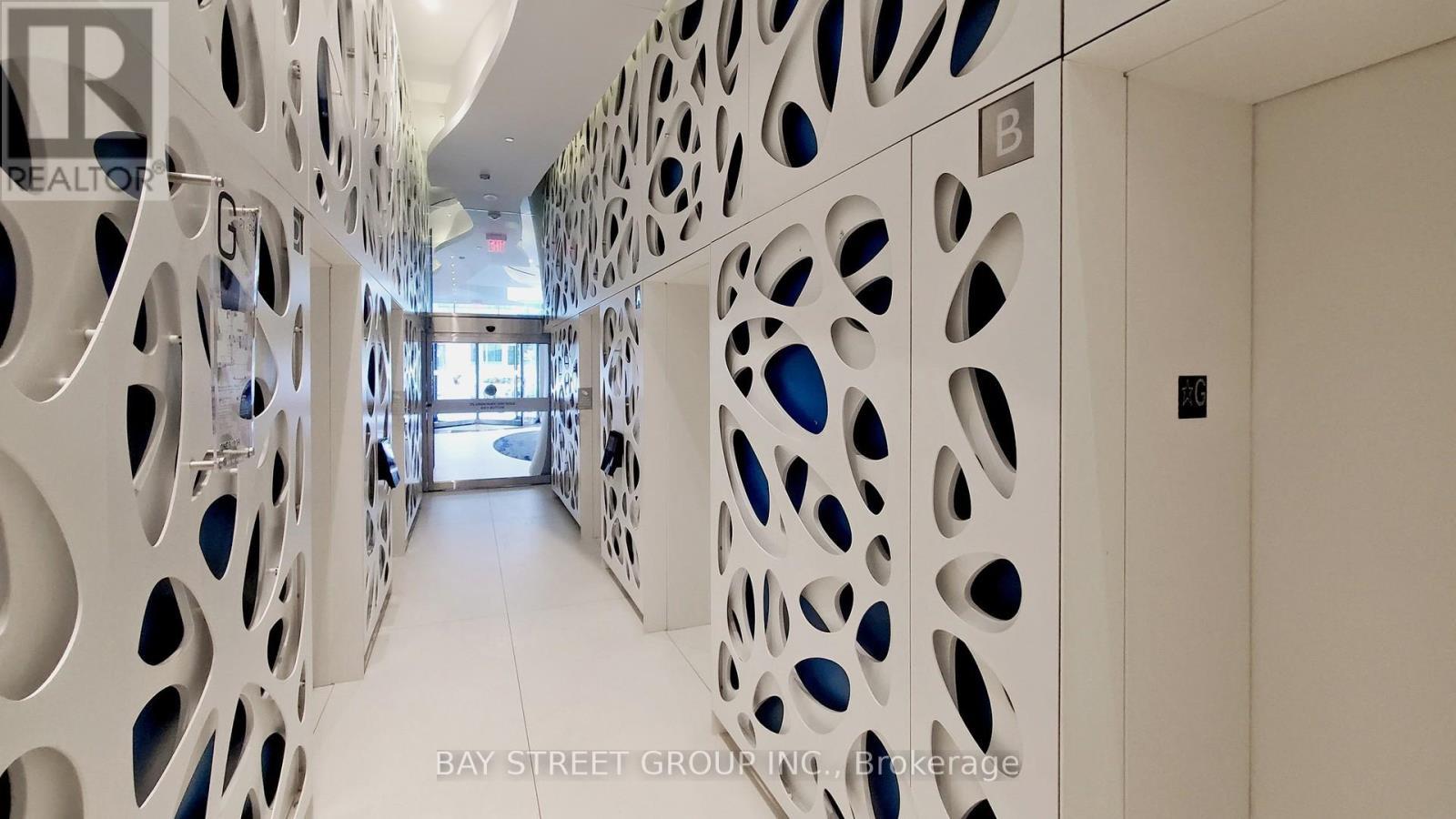 1701 - 1 Bloor Street E, Toronto, ON -