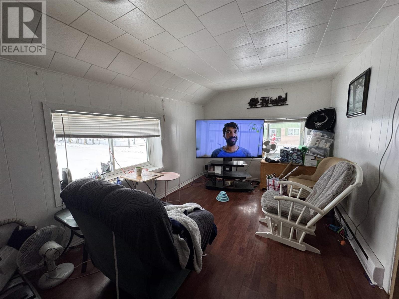 26 Connaught St, Chapleau, ON - Indoor Photo Showing Living Room