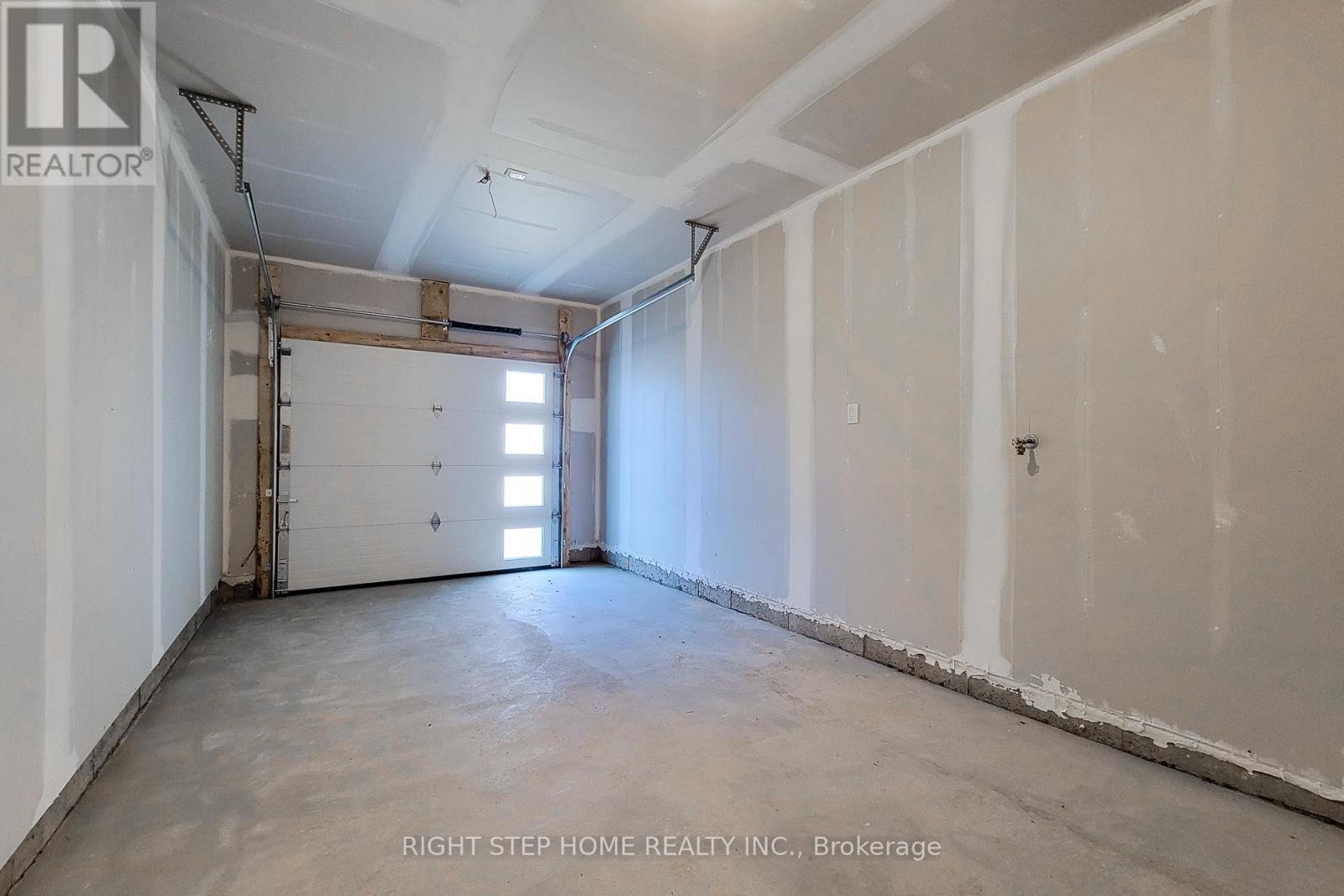 9 Mann Trail, Welland, ON