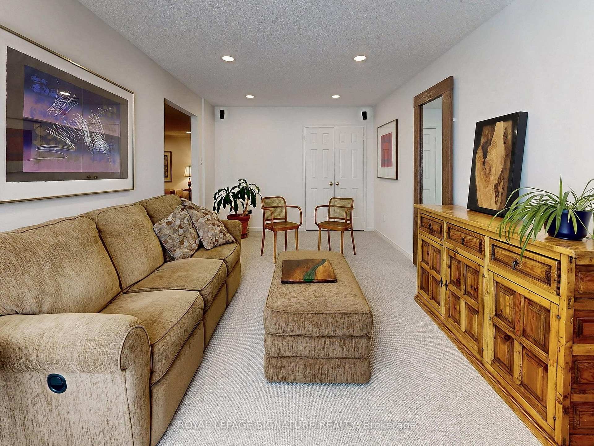 48 Millcroft Way, Vaughan, ON - Indoor Photo Showing Living Room