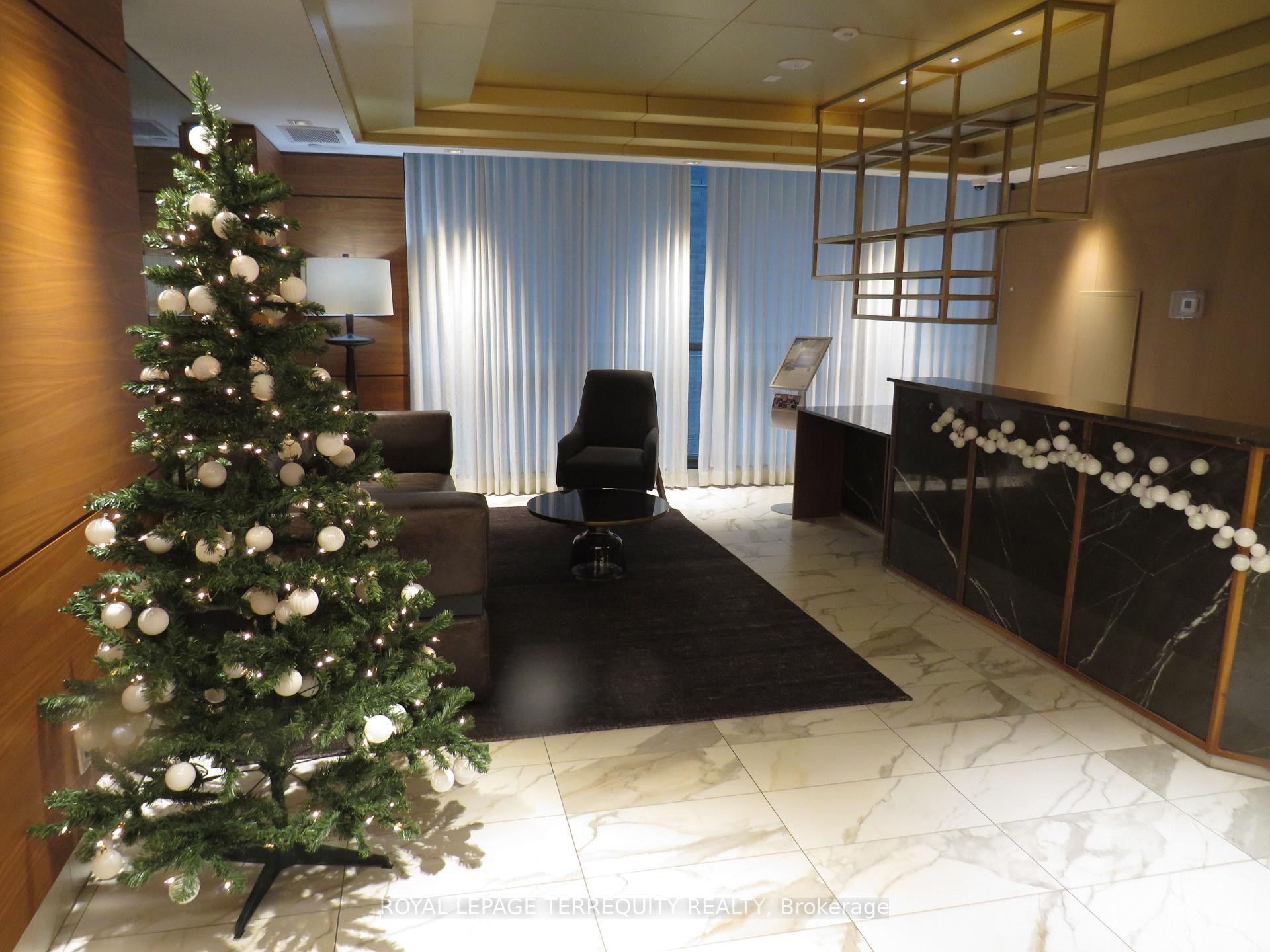 805-327 King Street W, Toronto, ON - Indoor Photo Showing Other Room