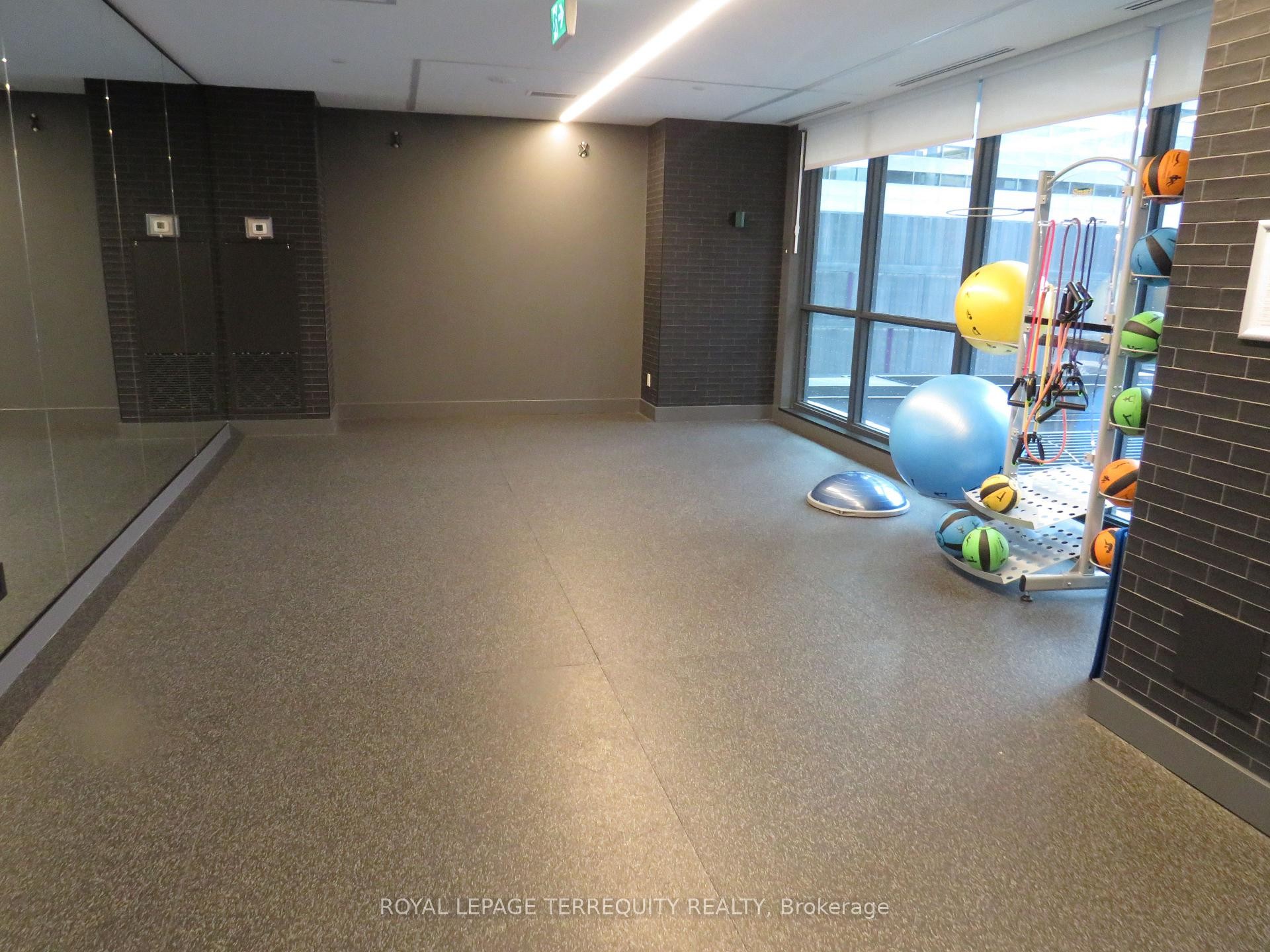 805-327 King Street W, Toronto, ON - Indoor