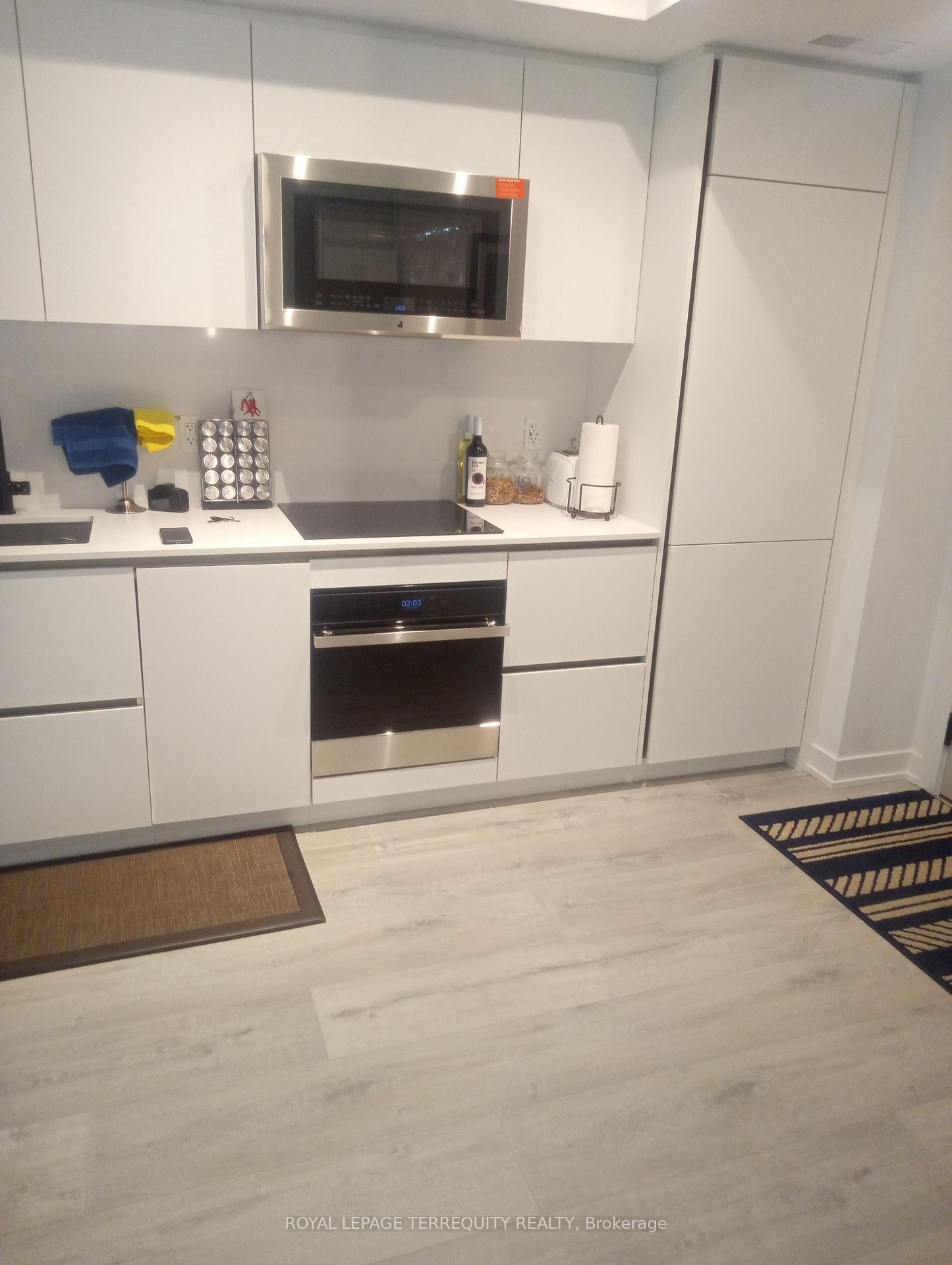 805-327 King Street W, Toronto, ON - Indoor Photo Showing Kitchen