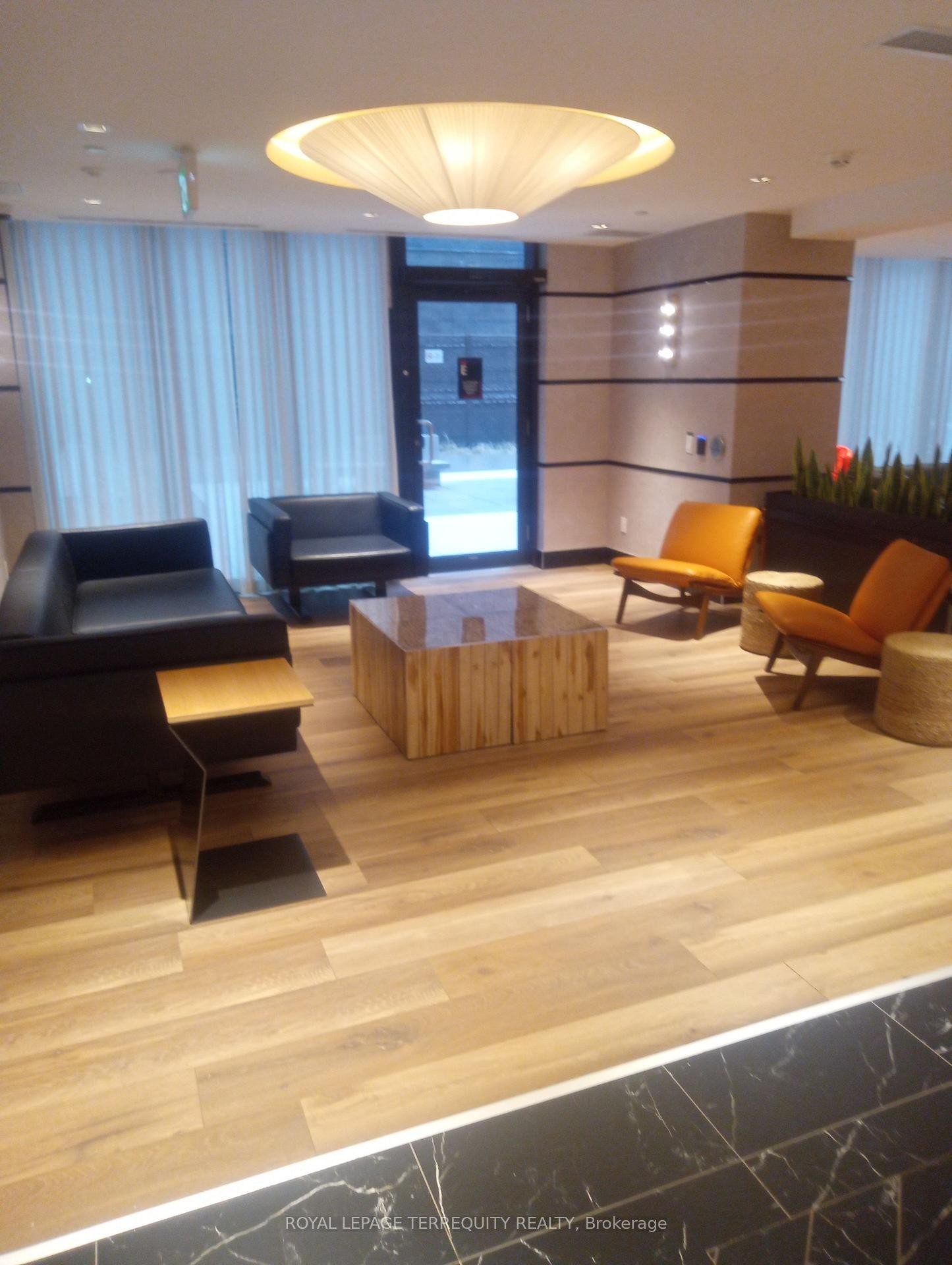 805-327 King Street W, Toronto, ON - Indoor Photo Showing Other Room