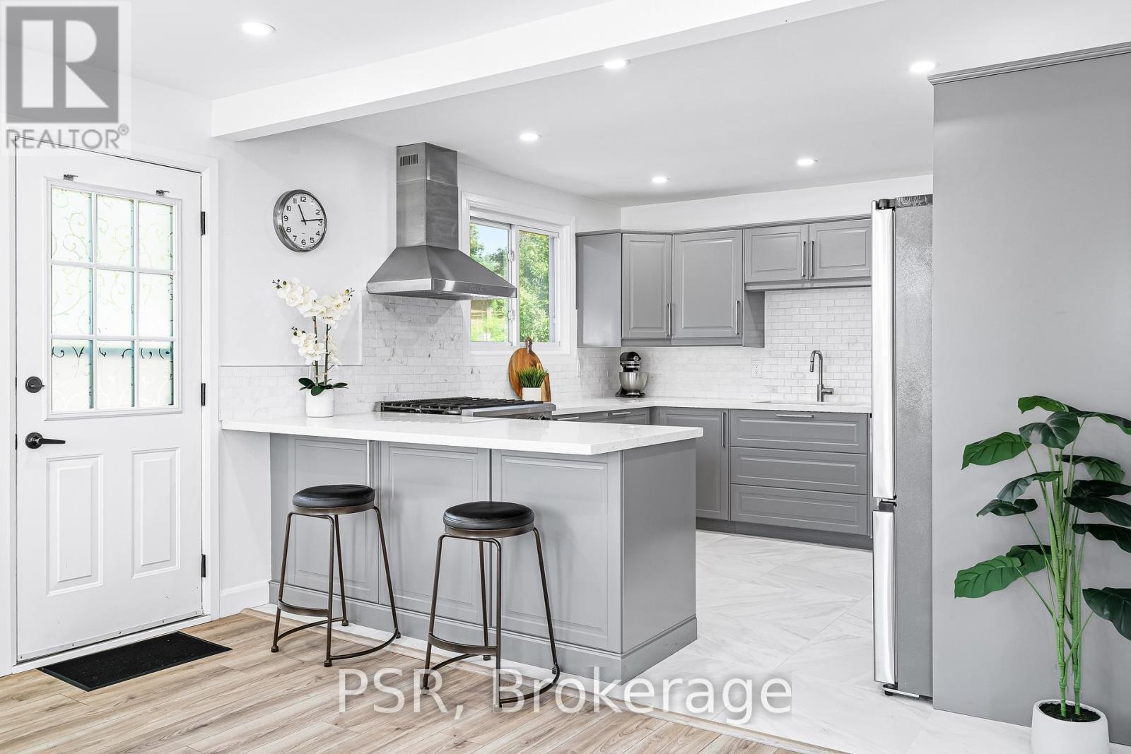 173 Bellingham Drive, Hamilton, ON - Indoor Photo Showing Kitchen With Upgraded Kitchen