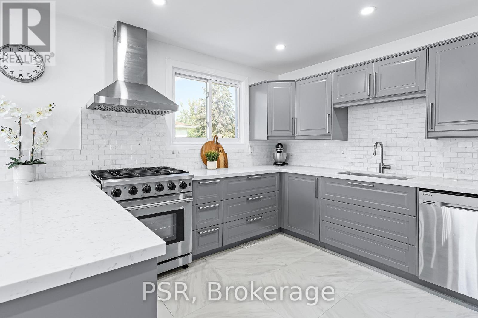 173 Bellingham Drive, Hamilton, ON - Indoor Photo Showing Kitchen With Upgraded Kitchen