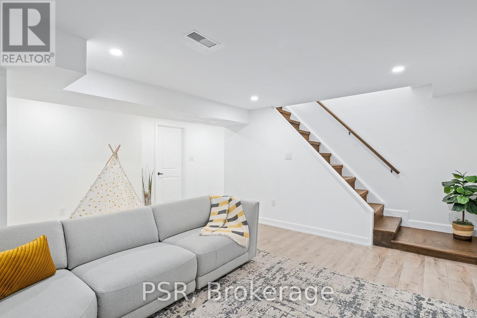 173 Bellingham Drive, Hamilton, ON - Indoor Photo Showing Other Room