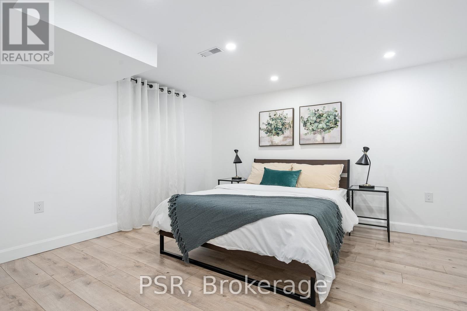 173 Bellingham Drive, Hamilton, ON - Indoor Photo Showing Bedroom