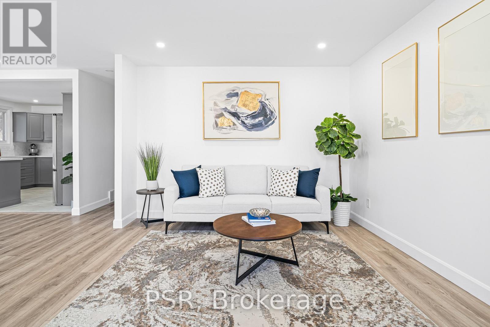 173 Bellingham Drive, Hamilton, ON - Indoor Photo Showing Living Room