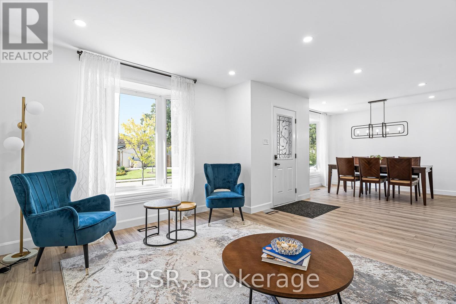 173 Bellingham Drive, Hamilton, ON - Indoor Photo Showing Living Room