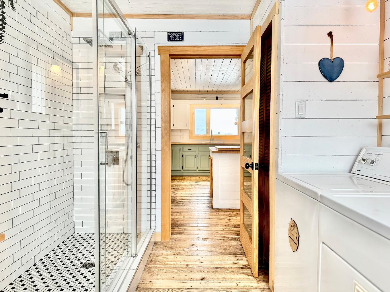 Salle de bains - 534 Ch. Du Bassin, Les Îles-De-La-Madeleine, QC - Indoor Photo Showing Laundry Room