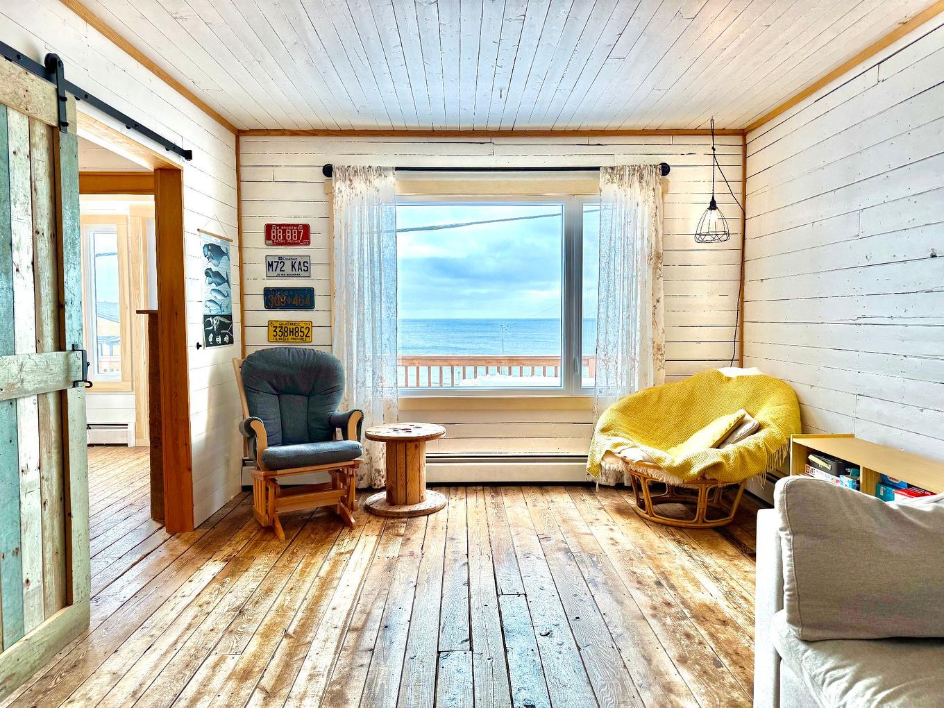 Salon - 534 Ch. Du Bassin, Les Îles-De-La-Madeleine, QC - With Deck Patio Veranda With Exterior