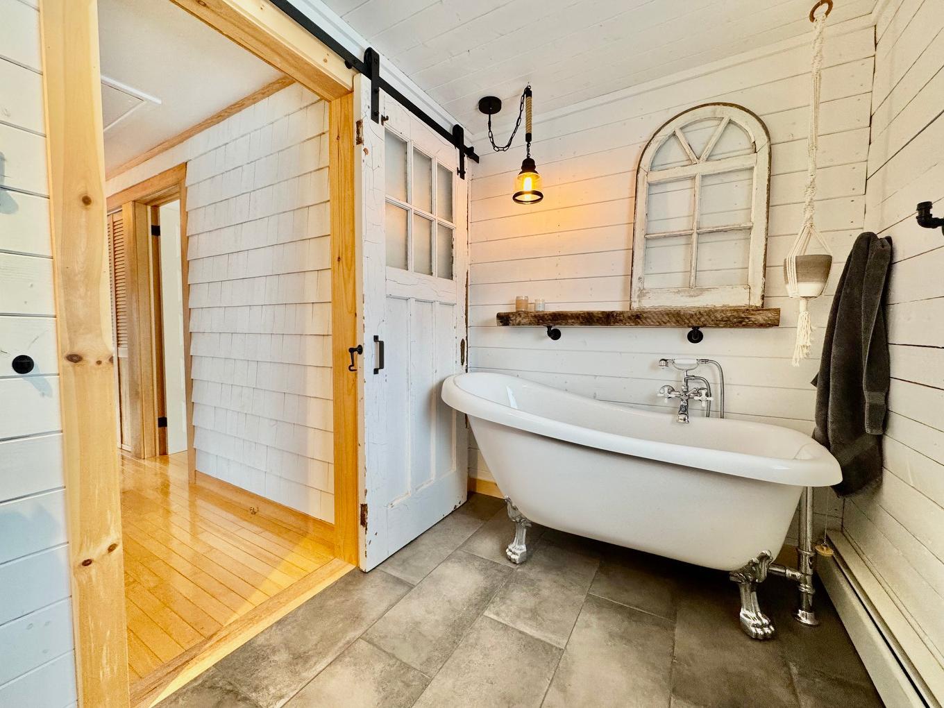 Salle de bains - 534 Ch. Du Bassin, Les Îles-De-La-Madeleine, QC - Indoor