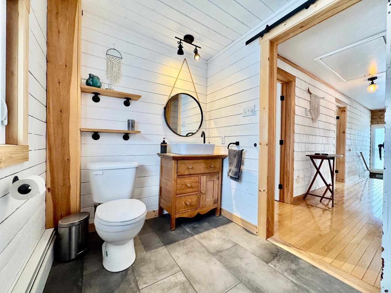 Salle de bains - 534 Ch. Du Bassin, Les Îles-De-La-Madeleine, QC - Indoor Photo Showing Bathroom