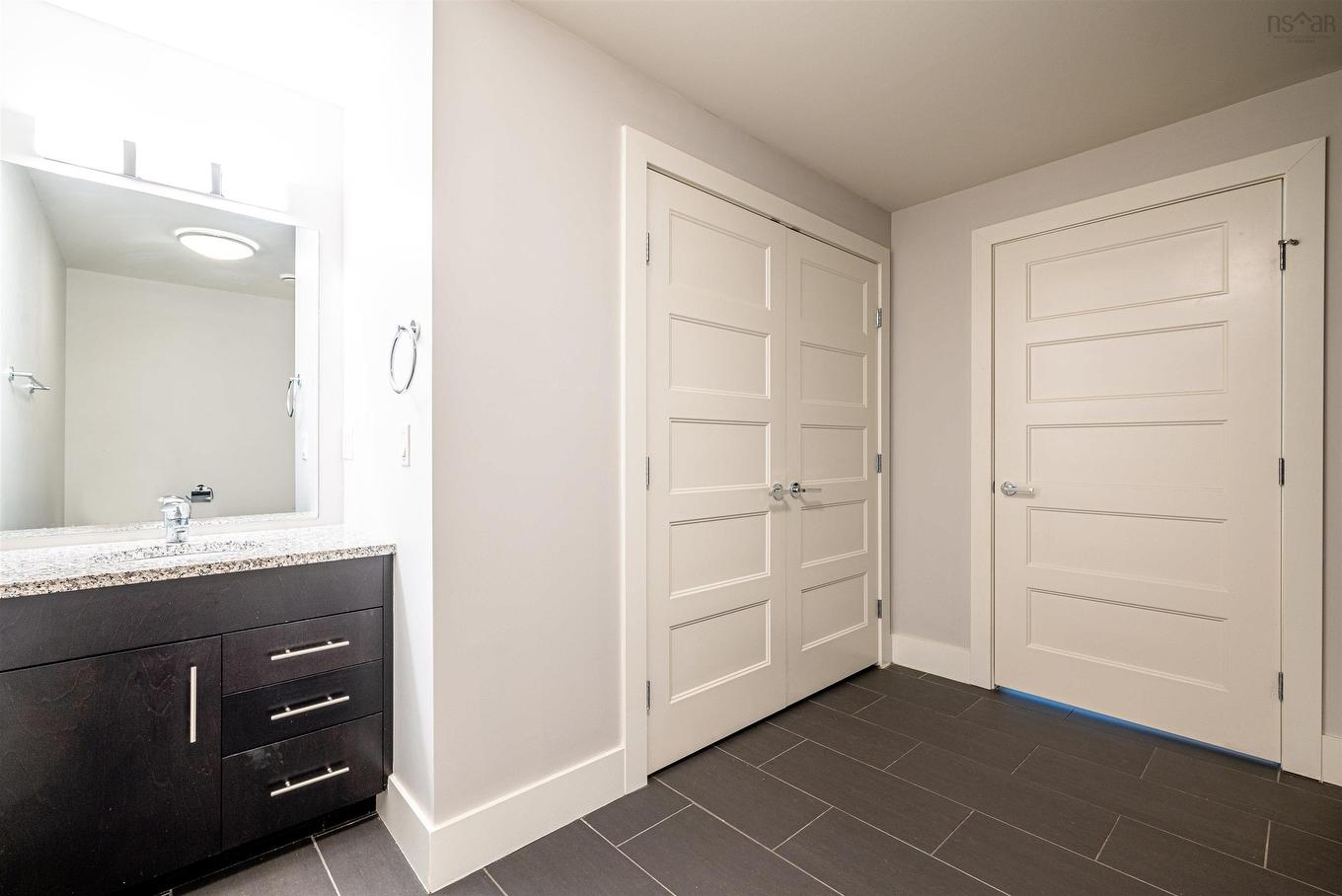 208 15 Kings Wharf Place, Dartmouth, NS