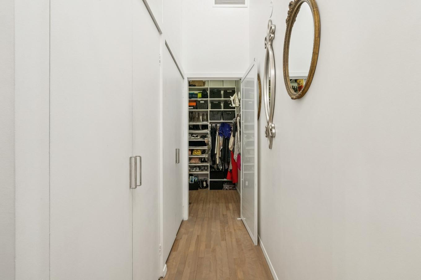 Penderie (Walk-in) - 227-260 Rue Sherbrooke E., Montréal (Ville-Marie), QC - Indoor Photo Showing Other Room