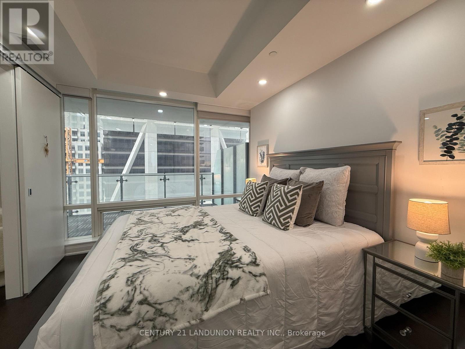 1508 - 1 Bloor Street E, Toronto, ON - Indoor Photo Showing Bedroom