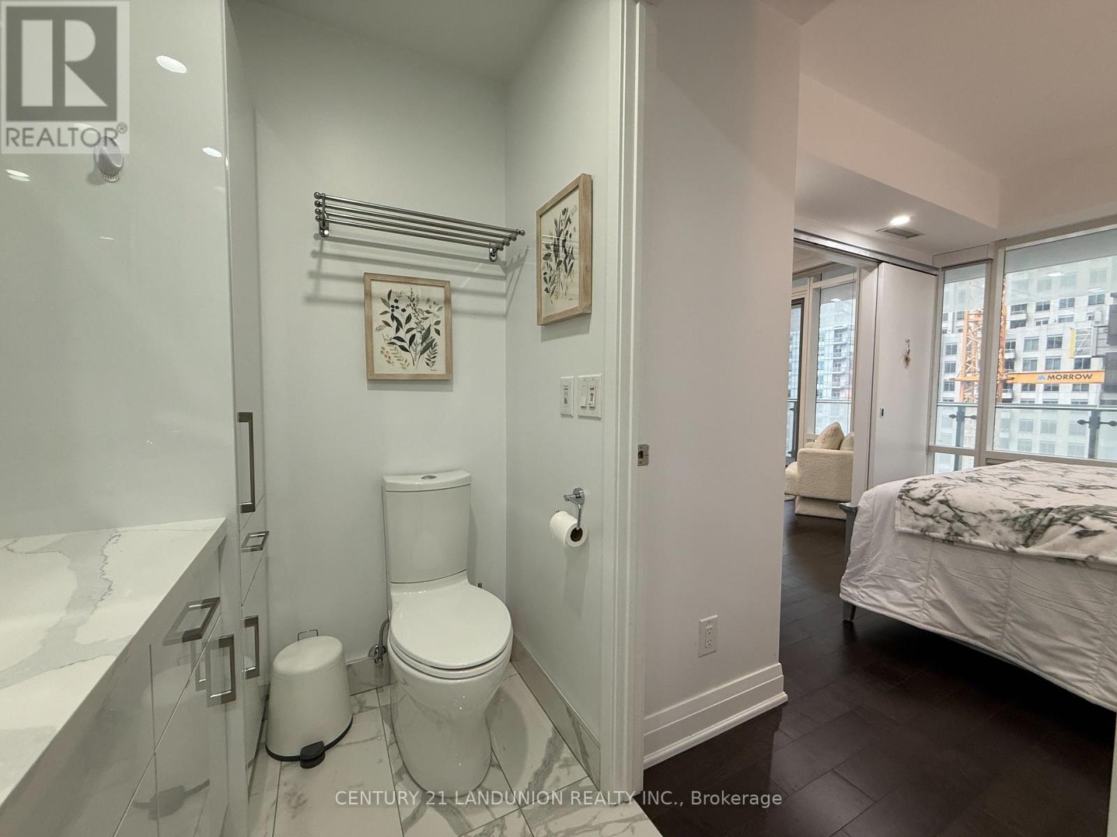 1508 - 1 Bloor Street E, Toronto, ON - Indoor Photo Showing Bathroom